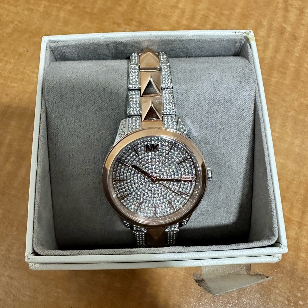 Stainless steel, rose gold, , crystals, silver dial, crystals quartz movemnt